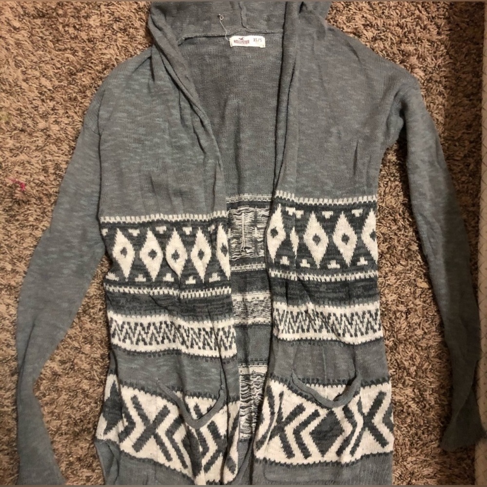 🩶🤍 Gray and White Cardigan 🤍🩶